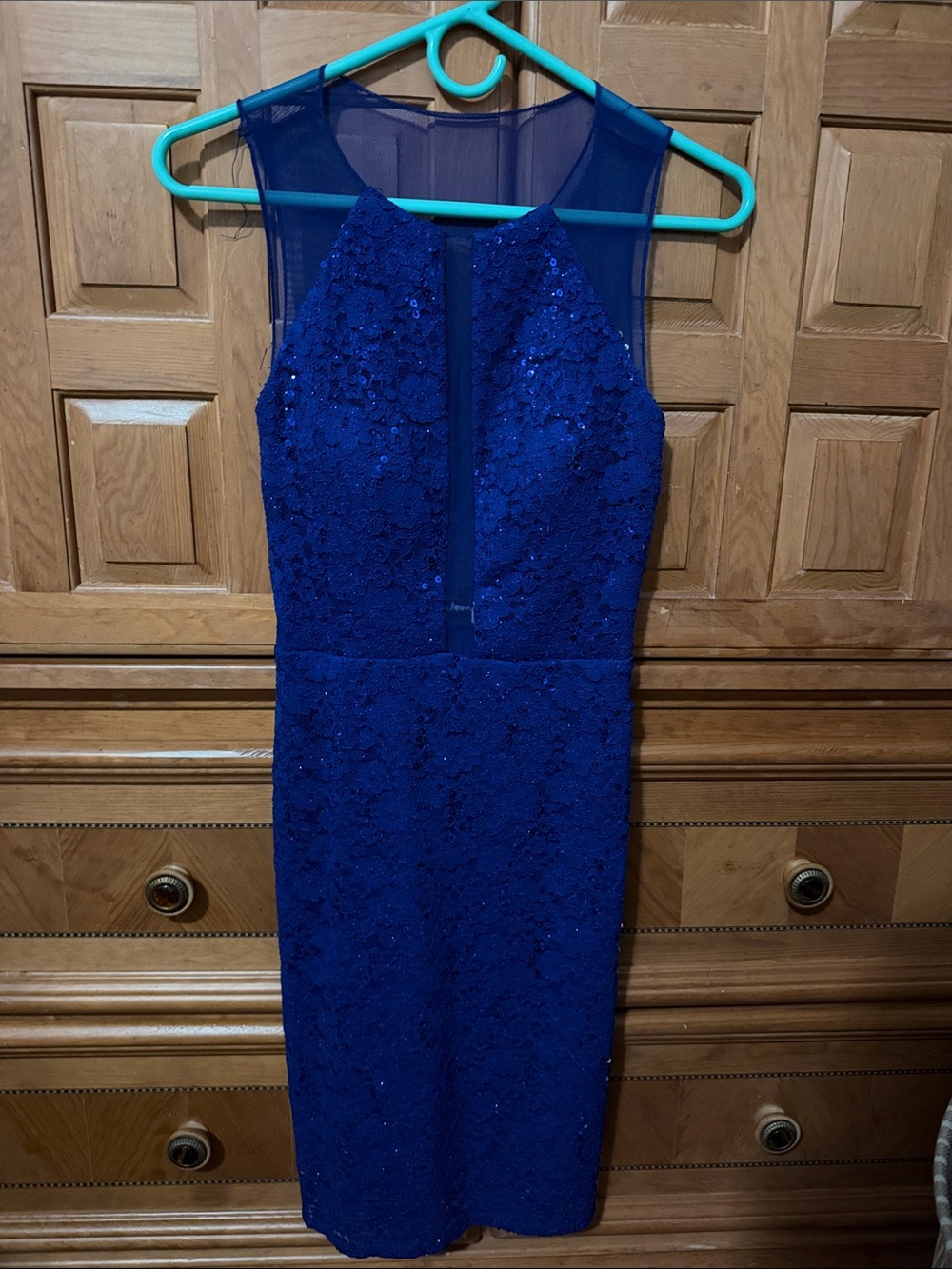 Sleeveless Lace Sheath Dress in Royal Blue